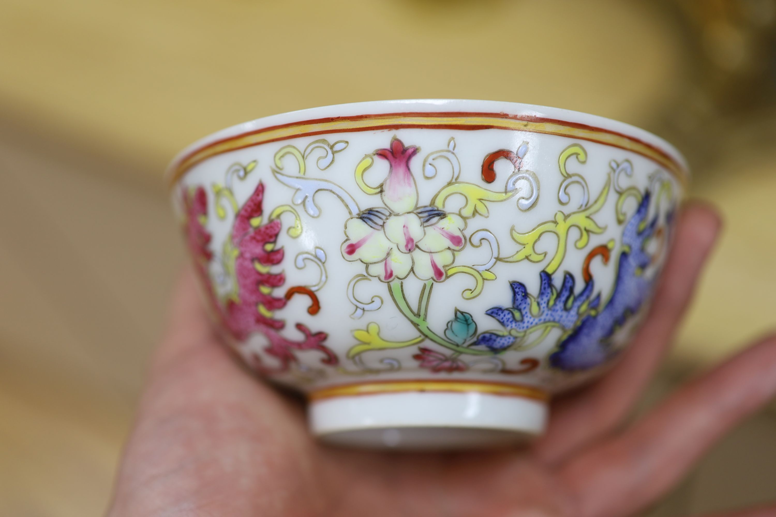 A pair of Chinese famille rose bowls, diameter 12cm